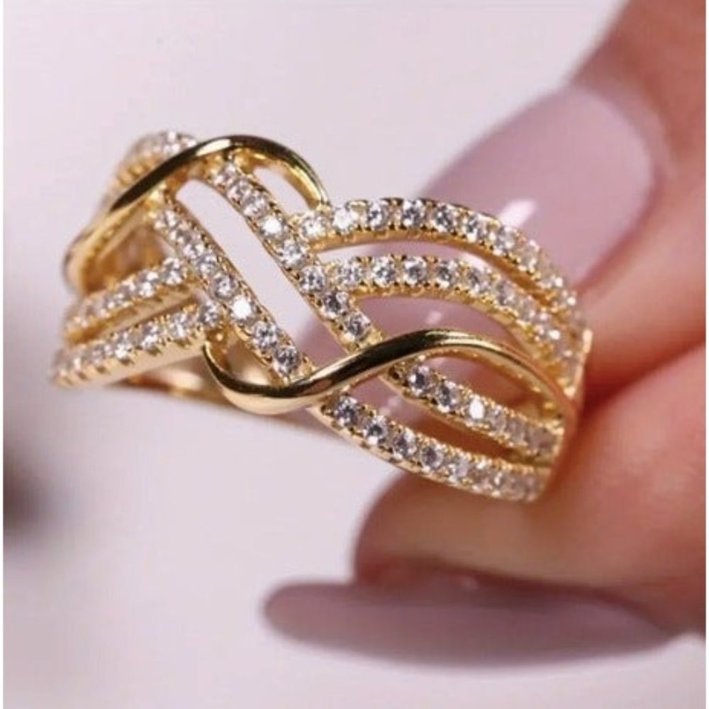 18k Gold Plated Intertwined Design Luxury Diamond Ring SIZES 6 & 10 Available